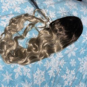 Long wavy ponytail extension ombré
